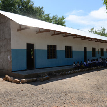 Fevia Artikle - 2.000 klaslokalen in Tanzania dankzij Kim's Chocolates